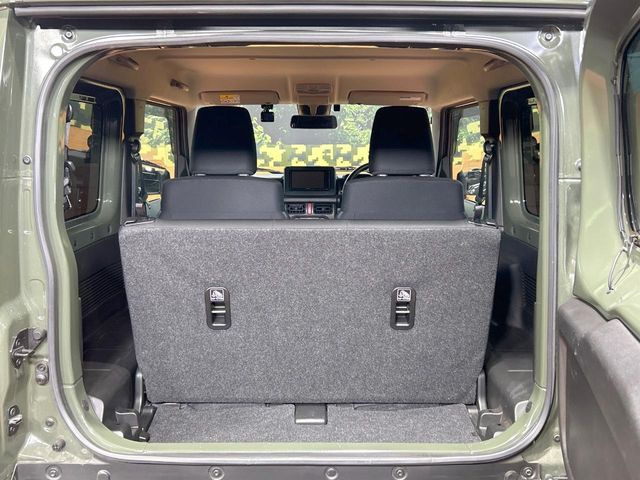 ���i�̂���������ʋ΁A���}���ɏ\���ȉ׎��X�y�[�X���m�ۂ��Ă���܂��B�Z�J���h�V�[�g��|���ƁA�傫�ȉו��̐ύڂ��\�ł���