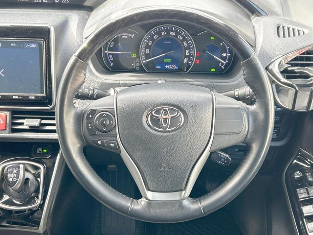 �y�����v�����X�e�A�����O�z�㎿�Ȋv���g�p���邱�ƂŁA��ɂ����������݂ƂĂ��^�]���₷���n���h���ł���