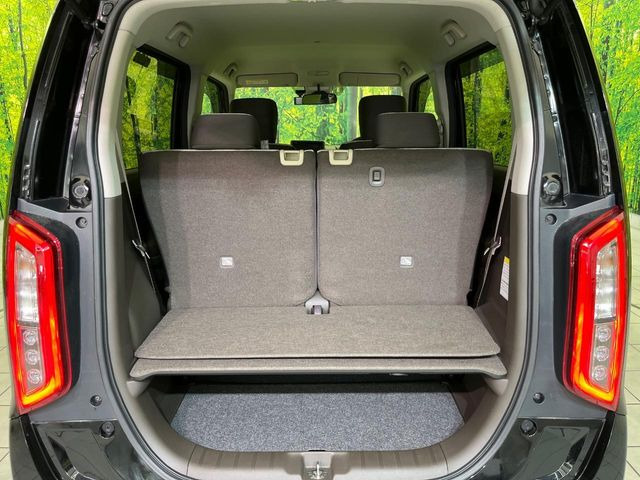 ���i�̂���������ʋ΁A���}���ɏ\���ȉ׎��X�y�[�X���m�ۂ��Ă���܂��B�Z�J���h�V�[�g��|���ƁA�傫�ȉו��̐ύڂ��\�ł���