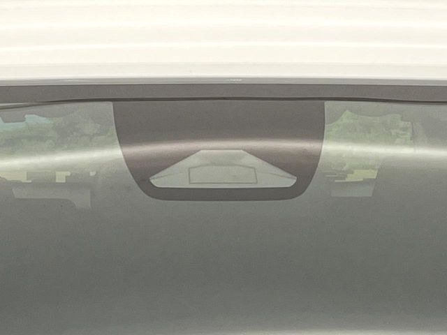 �y�z���_�Z���V���O�z���s���ɑO���̎ԗ�����F�����A�Փ˂������Ȏ��͌x��ƃu���[�L�ŏՓˉ���Ɣ�Q�y�����A�V�X�g�B�����S�Ƀh���C�u�����y���݂��������܂��B