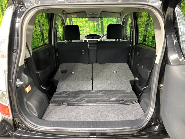 ���i�̂���������ʋ΁A���}���ɏ\���ȉ׎��X�y�[�X���m�ۂ��Ă���܂��B�Z�J���h�V�[�g��|���ƁA�傫�ȉו��̐ύڂ��\�ł���