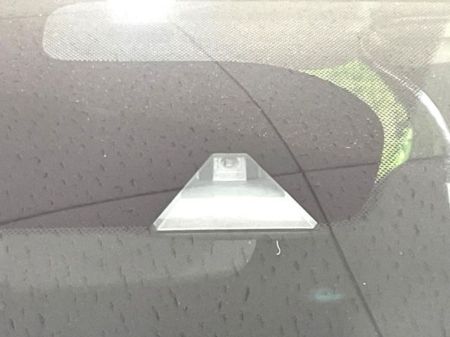 �y�C���e���W�F���g�G�}�[�W�F���V�[�u���[�L�z�t�����g�J�����őO���̎ԗ�����s�҂����m�B�Փ˂������Ȏ��͏Փ˔�Q�y���u���[�L���쓮�A�Փˉ�����T�|�[�g�B�����S�Ƀh���C�u�����y���݂��������܂��B