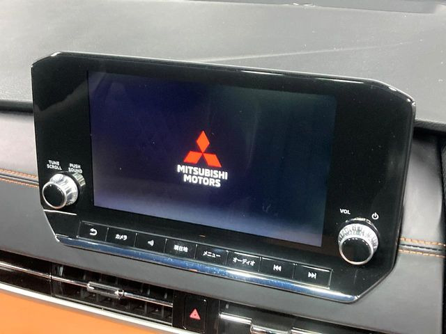 【メーカー純正ナビ】インテリアに溶け込むスタイリッシュな「専用設計」メーカーナビを装備♪視認性や操作性など基本性能にも優れ、より上質なカーライフをお楽しみいただけます。