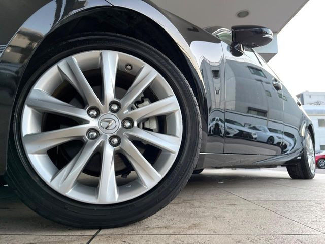 �y�O���[�h��p����17�C���`�A���~�z�C�[���z�f�U�C�����̍��������A���~�z�C�[���𑕒����Ă���܂��B�e��ЊO�A���~�z�C�[����A�X�^�b�h���X�^�C�����戵�����Ă���܂��B���񂲑��k����������