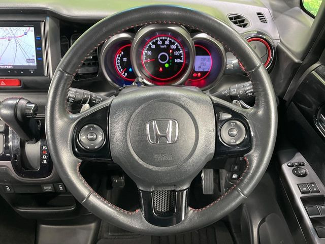 �y�����v�����X�e�A�����O�z�㎿�Ȋv���g�p���邱�ƂŁA��ɂ����������݂ƂĂ��^�]���₷���n���h���ł���