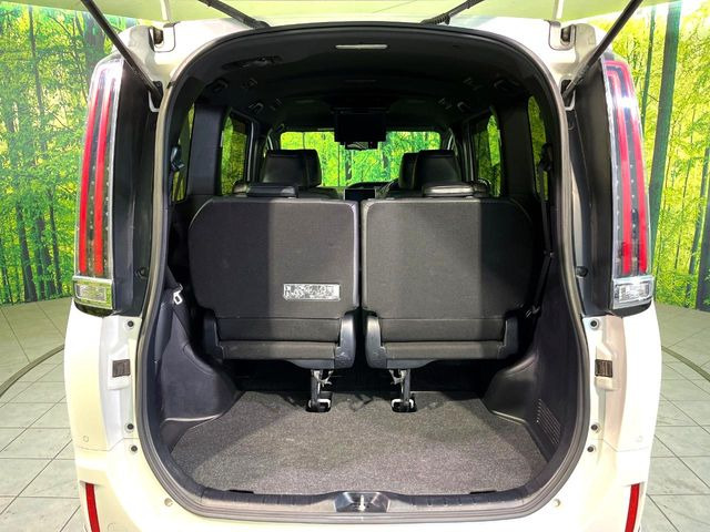 ���i�̂���������ʋ΁A���}���ɏ\���ȉ׎��X�y�[�X���m�ۂ��Ă���܂��B�Z�J���h�V�[�g��|���ƁA�傫�ȉו��̐ύڂ��\�ł���