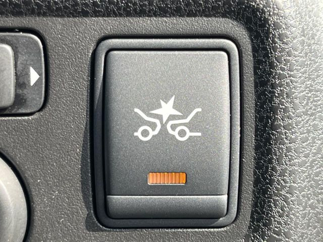 �y�G�}�[�W�F���V�[�u���[�L�z���s���ɑO���̎ԗ�����F�����A�Փ˂������Ȏ��͌x��ƃu���[�L�ŏՓˉ���Ɣ�Q�y�����A�V�X�g�B�����S�Ƀh���C�u�����y���݂��������܂��B