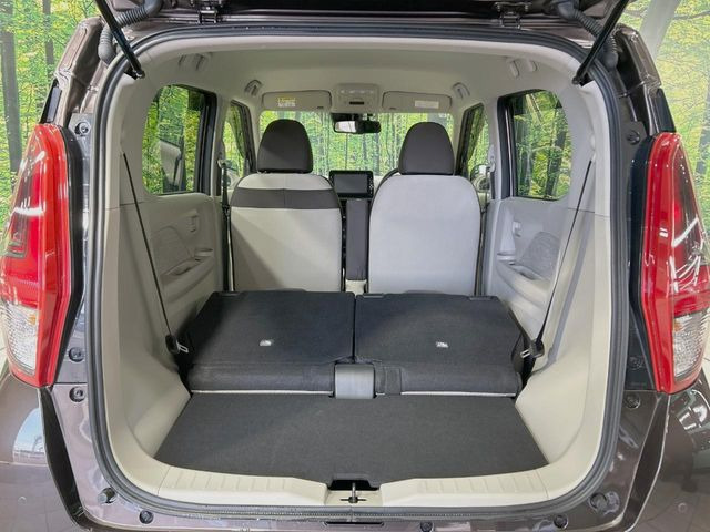 ���i�̂���������ʋ΁A���}���ɏ\���ȉ׎��X�y�[�X���m�ۂ��Ă���܂��B�Z�J���h�V�[�g��|���ƁA�傫�ȉו��̐ύڂ��\�ł���