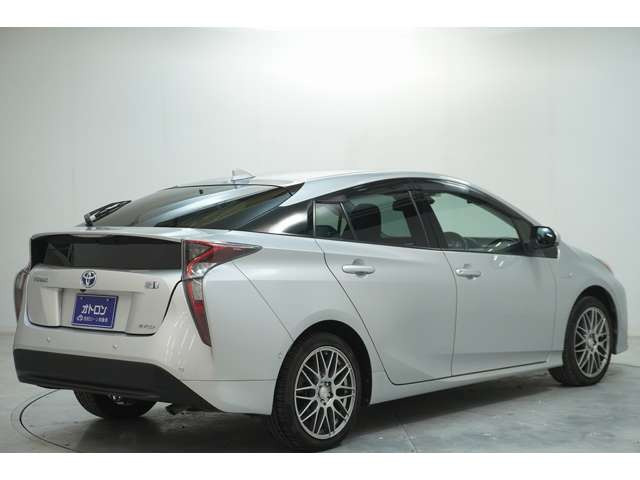 プリウス1.8 A E-Four 4WD