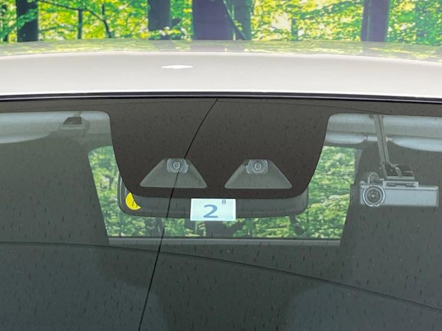 �y�X�}�[�g�A�V�X�g�z���s���ɑO���̎ԗ�����F�����A�Փ˂������Ȏ��͌x��ƃu���[�L�ŏՓˉ���Ɣ�Q�y�����A�V�X�g�B�����S�Ƀh���C�u�����y���݂��������܂��B