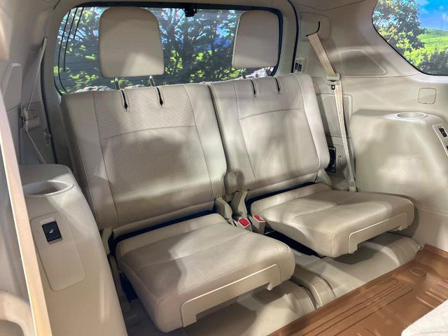 3列目シートはもちろん状態良好☆大人でもゆったりと座って頂けますので、大人数でのお出かけもラクラクです♪ご家族で、気の知れた仲間で、ドライブに行くのが楽しみですね♪
