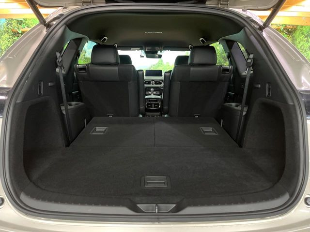 ���i�̂���������ʋ΁A���}���ɏ\���ȉ׎��X�y�[�X���m�ۂ��Ă���܂��B�Z�J���h�V�[�g��|���ƁA�傫�ȉו��̐ύڂ��\�ł���