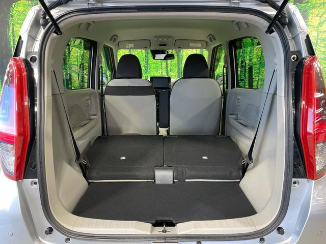 ���i�̂���������ʋ΁A���}���ɏ\���ȉ׎��X�y�[�X���m�ۂ��Ă���܂��B�Z�J���h�V�[�g��|���ƁA�傫�ȉו��̐ύڂ��\�ł���