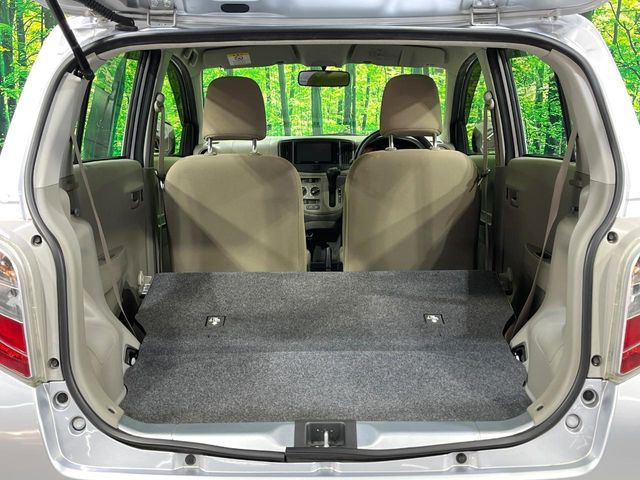 ���i�̂���������ʋ΁A���}���ɏ\���ȉ׎��X�y�[�X���m�ۂ��Ă���܂��B�Z�J���h�V�[�g��|���ƁA�傫�ȉו��̐ύڂ��\�ł���