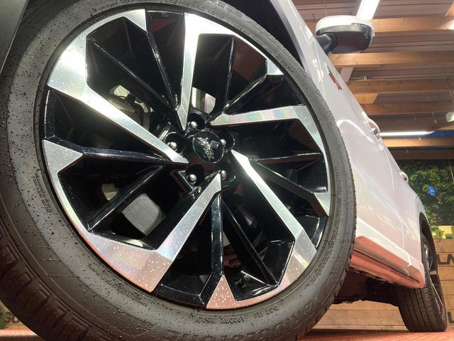 【純正20インチアルミホイール】外観にマッチした純正アルミホイールを装着しております。各種社外アルミホイールや、スタッドレスタイヤも取扱いしております。是非ご相談ください♪
