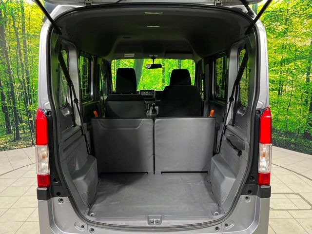 ���i�̂���������ʋ΁A���}���ɏ\���ȉ׎��X�y�[�X���m�ۂ��Ă���܂��B�Z�J���h�V�[�g��|���ƁA�傫�ȉו��̐ύڂ��\�ł���