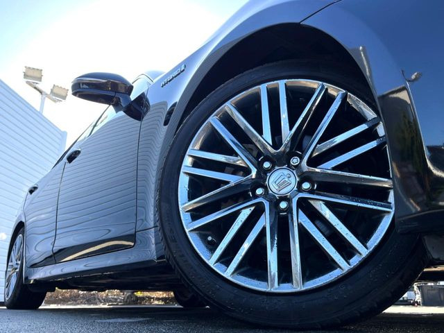 �y�����I�v�V����18�C���`�A���~�z�C�[���z�����I�v�V�����z�C�[���𑕒��B���s���\�̌���ɉ����A�O�ς����X�^�C���b�V���ɂȂ��Ă��܂��B