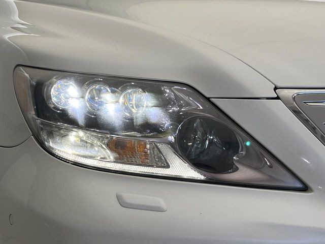 �yLED�w�b�h���C�g�z���V����ԑ��s�����ǍD�Ȏ��E���m�ۂ����S���ĉ^�]�ł��鍂�P�xLED�w�b�h���C�g�𑕔�!�_�����x�������A����d�͂��}�����Ă��܂��B