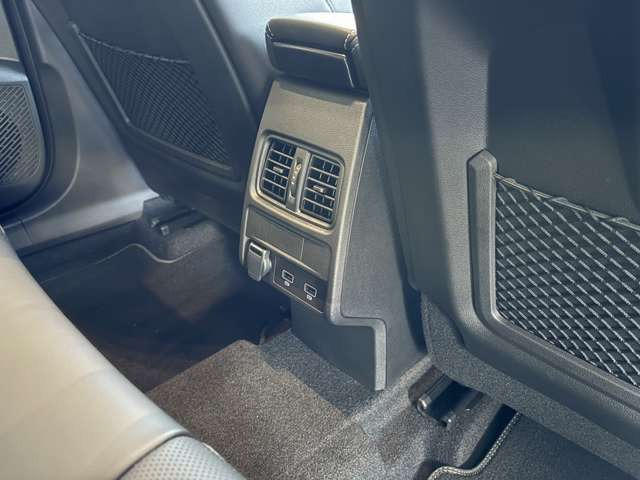 �㕔�ȗp�̃G�A�R�������o�����EUSB�W���b�N2���E�V�K�[�\�P�b�g