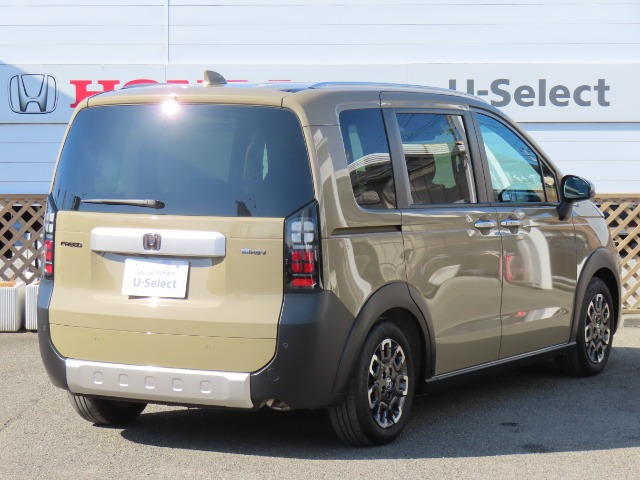 フリード1.5 e:HEV クロスター