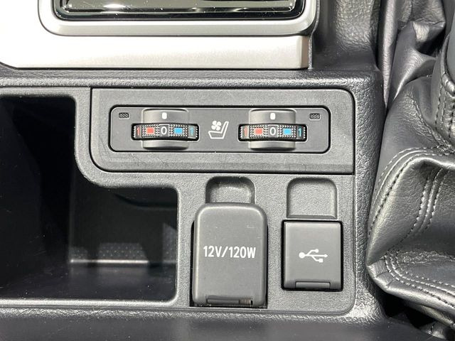 【シートヒーター】寒い日に重宝するシートヒーター!エアコンより早く温まってくれるので寒がりの人も安心ですね♪エアコンの温風は乾燥するから苦手、という方にもをおすすめです。