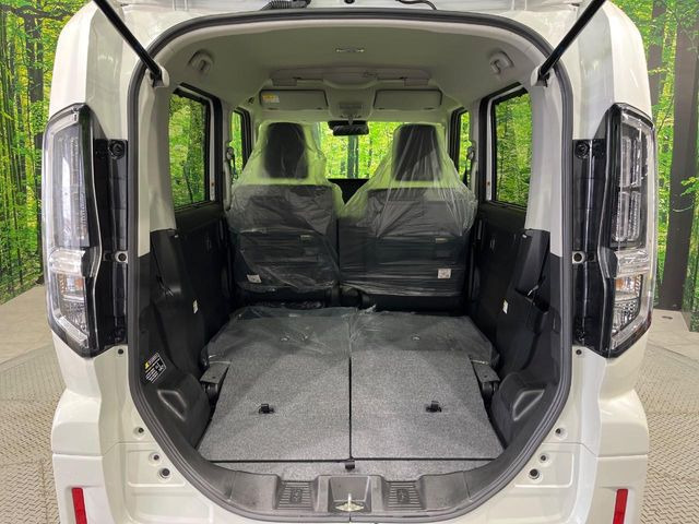 ���i�̂���������ʋ΁A���}���ɏ\���ȉ׎��X�y�[�X���m�ۂ��Ă���܂��B�Z�J���h�V�[�g��|���ƁA�傫�ȉו��̐ύڂ��\�ł���