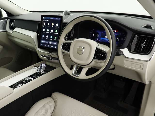 XC60ウルトラ T6 AWD プラグイン ハイブリッド 4WD