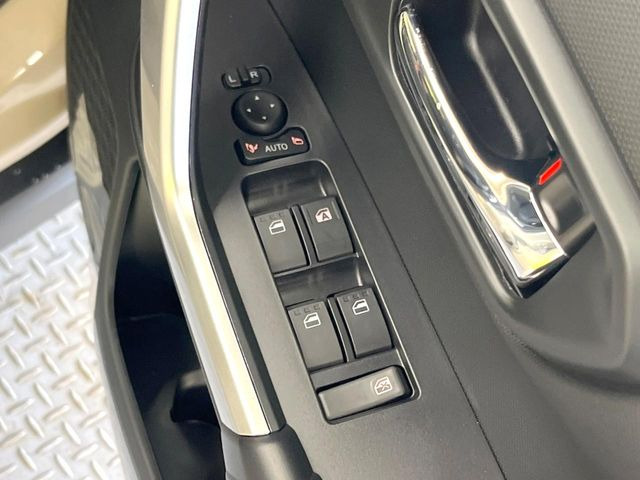 �y�d���i�[�~���[�z�T�C�h�~���[�͓d���i�[���ƂȂ��Ă���A�������ԏ�ł��L�Y�������X�N��}�����܂��B