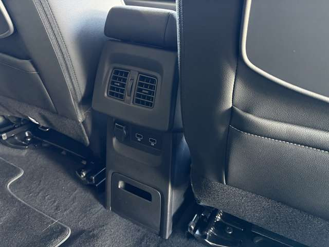 �㕔�ȗp�̃G�A�R�������o�����EUSB�W���b�N2���E�V�K�[�\�P�b�g