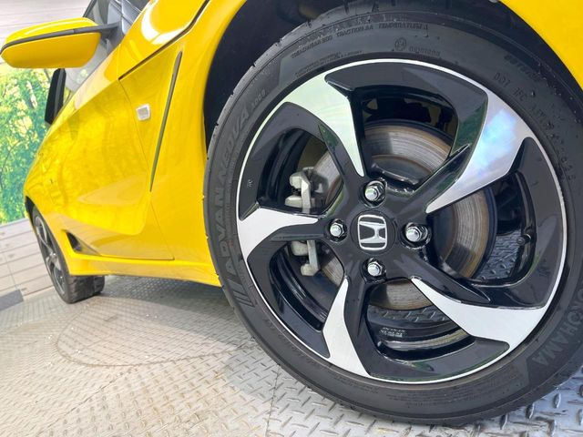 �y����16�C���`�A���~�z�C�[���z�O�ςɃ}�b�`���������A���~�z�C�[���𑕒����Ă���܂��B�e��ЊO�A���~�z�C�[����A�X�^�b�h���X�^�C�����戵�����Ă���܂��B���񂲑��k����������