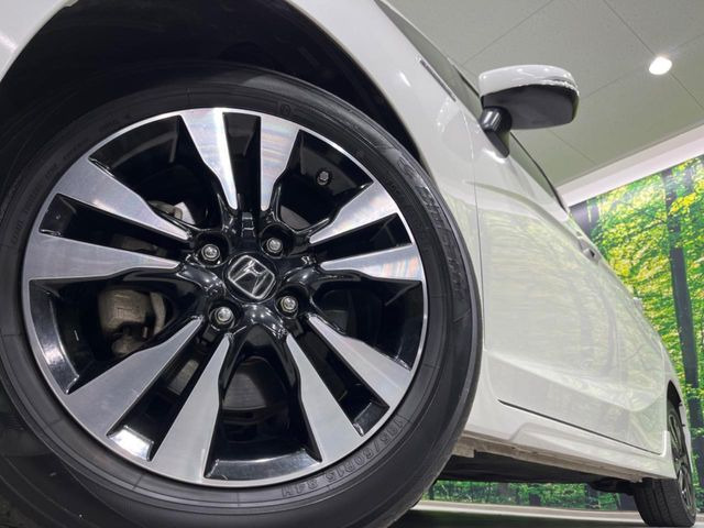 �y����15�C���`�A���~�z�C�[���z�O�ςɃ}�b�`���������A���~�z�C�[���𑕒����Ă���܂��B�e��ЊO�A���~�z�C�[����A�X�^�b�h���X�^�C�����戵�����Ă���܂��B���񂲑��k����������