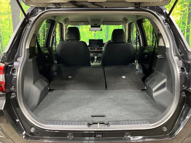 ���i�̂���������ʋ΁A���}���ɏ\���ȉ׎��X�y�[�X���m�ۂ��Ă���܂��B�Z�J���h�V�[�g��|���ƁA�傫�ȉו��̐ύڂ��\�ł���