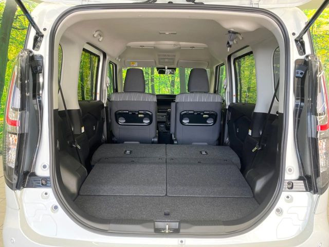 ���i�̂���������ʋ΁A���}���ɏ\���ȉ׎��X�y�[�X���m�ۂ��Ă���܂��B�Z�J���h�V�[�g��|���ƁA�傫�ȉו��̐ύڂ��\�ł���