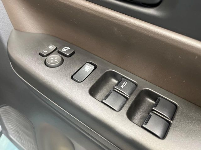 �y�d���i�[�~���[�z�T�C�h�~���[�͓d���i�[���ƂȂ��Ă���A�������ԏ�ł��L�Y�������X�N��}�����܂��B