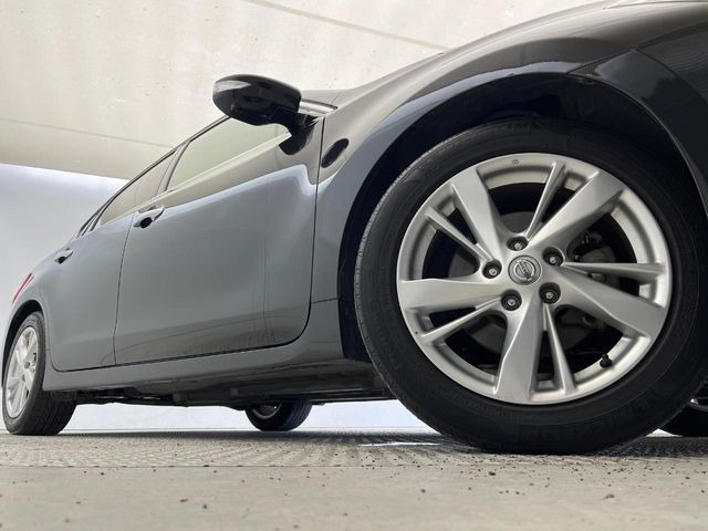 �y����17�C���`�A���~�z�C�[���z�O�ςɃ}�b�`���������A���~�z�C�[���𑕒����Ă���܂��B�e��ЊO�A���~�z�C�[����A�X�^�b�h���X�^�C�����戵�����Ă���܂��B���񂲑��k����������