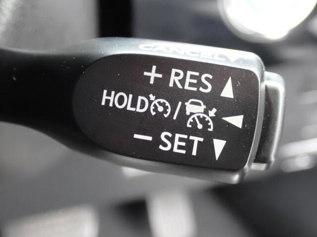 �y�N���[�Y�R���g���[���z�������H�ł̒��������s���y�ɁB�A�N�Z���y�_���𓥂܂��Ɏԑ������ɕۂ��Ƃ��\�ł��B�O���̎ԗ������m���ĎԊԂ�ۂ悤�ɑ��x���߂��Ă���܂�!!