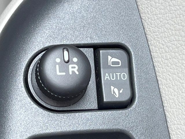 �y�d���i�[�~���[�z�T�C�h�~���[�͓d���i�[���ƂȂ��Ă���A�������ԏ�ł��L�Y�������X�N��}�����܂��B