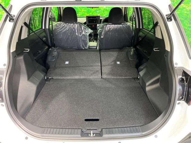 ���i�̂���������ʋ΁A���}���ɏ\���ȉ׎��X�y�[�X���m�ۂ��Ă���܂��B�Z�J���h�V�[�g��|���ƁA�傫�ȉו��̐ύڂ��\�ł���