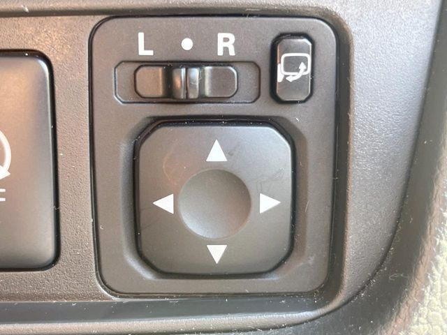 �y�d���i�[�~���[�z�T�C�h�~���[�͓d���i�[���ƂȂ��Ă���A�������ԏ�ł��L�Y�������X�N��}�����܂��B