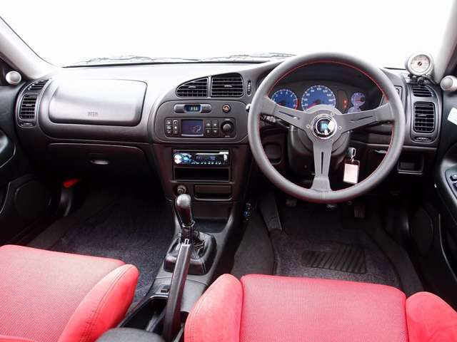 �������Y��Ƀ��[���N���[�j���O�ς݂ƂȂ�܂��B���΂��̌��ȏL����F���܂̏L����������܂���B����]�ɉ�����RECARO���Ȃǂ̃X�|�[�c�V�[�g�ɕύX���\�ł��B���C�y�ɂ����k�������܂�