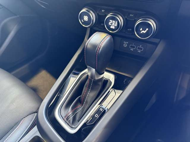 �G�N�X�e���A�́A1580mm�̑S���ɑ΂�200mm���̍����Œ�n�㍂�A�����ʒu�ɔz���ꂽ�x���g���C���Ƌؓ����v�킹�鑢�`�̃{�f�B�T�C�h�A