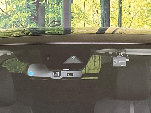 �y�X�}�[�g�u���[�L�T�|�[�g�z���s���ɑO���̎ԗ�����F�����A�Փ˂������Ȏ��͌x��ƃu���[�L�ŏՓˉ���Ɣ�Q�y�����A�V�X�g�B�����S�Ƀh���C�u�����y���݂��������܂��B