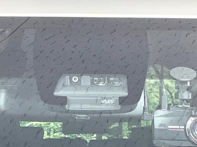 �y�g���^�Z�[�t�e�B�Z���X�z���s���ɑO���̎ԗ�����F�����A�Փ˂������Ȏ��͌x��ƃu���[�L�ŏՓˉ���Ɣ�Q�y�����A�V�X�g�B�����S�Ƀh���C�u�����y���݂��������܂��B