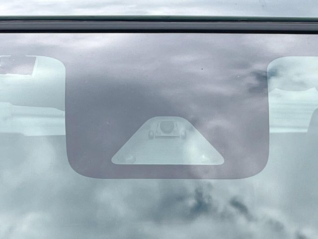 �y�X�}�[�g�A�V�X�g�z���s���ɑO���̎ԗ�����F�����A�Փ˂������Ȏ��͌x��ƃu���[�L�ŏՓˉ���Ɣ�Q�y�����A�V�X�g�B�����S�Ƀh���C�u�����y���݂��������܂��B