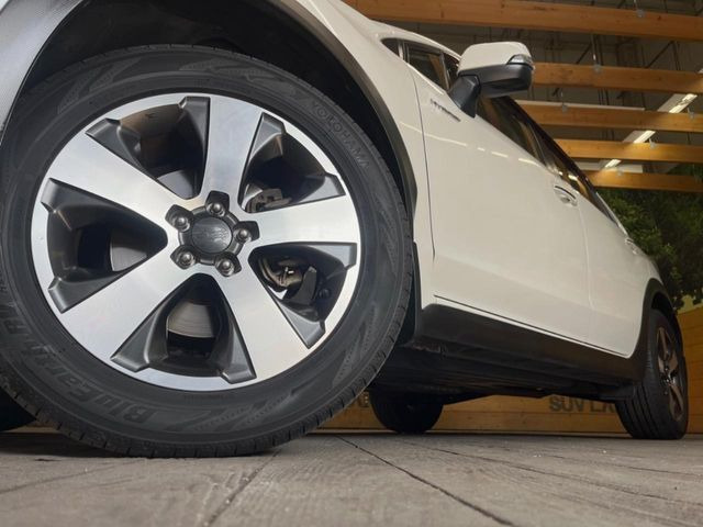 �y����17�C���`�A���~�z�C�[���z�O�ςɃ}�b�`���������A���~�z�C�[���𑕒����Ă���܂��B�e��ЊO�A���~�z�C�[����A�X�^�b�h���X�^�C�����戵�����Ă���܂��B���񂲑��k����������