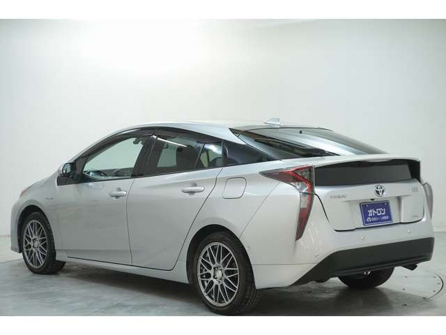 プリウス1.8 A E-Four 4WD