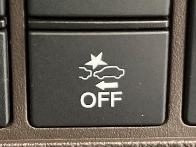 �y�z���_�Z���V���O�z���s���ɑO���̎ԗ�����F�����A�Փ˂������Ȏ��͌x��ƃu���[�L�ŏՓˉ���Ɣ�Q�y�����A�V�X�g�B�����S�Ƀh���C�u�����y���݂��������܂��B