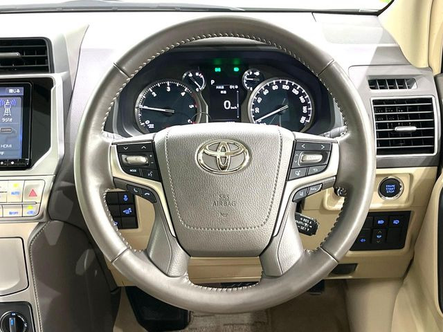 �y�����v�����X�e�A�����O�z�㎿�Ȋv���g�p���邱�ƂŁA��ɂ����������݂ƂĂ��^�]���₷���n���h���ł���