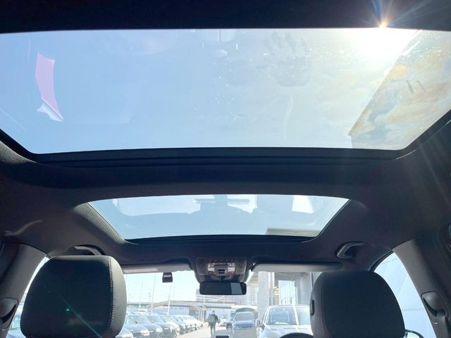 ���p�m���~�b�N�X���C�f�B���O���[�t::�唗�͂̃p�m���}���[�t�́A�㕔���Ȃɂ܂ő����Ă���A�J���I�ȋ�Ԃ����y���݂��������܂��B