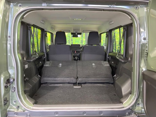 ���i�̂���������ʋ΁A���}���ɏ\���ȉ׎��X�y�[�X���m�ۂ��Ă���܂��B�Z�J���h�V�[�g��|���ƁA�傫�ȉו��̐ύڂ��\�ł���